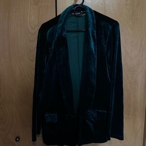 Luxurious Velvet Blazer in Emerald Green